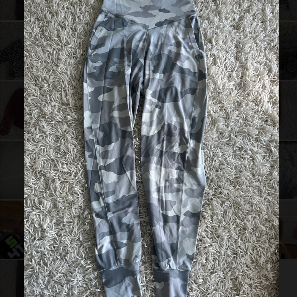 Aerie light camo jogger leggings